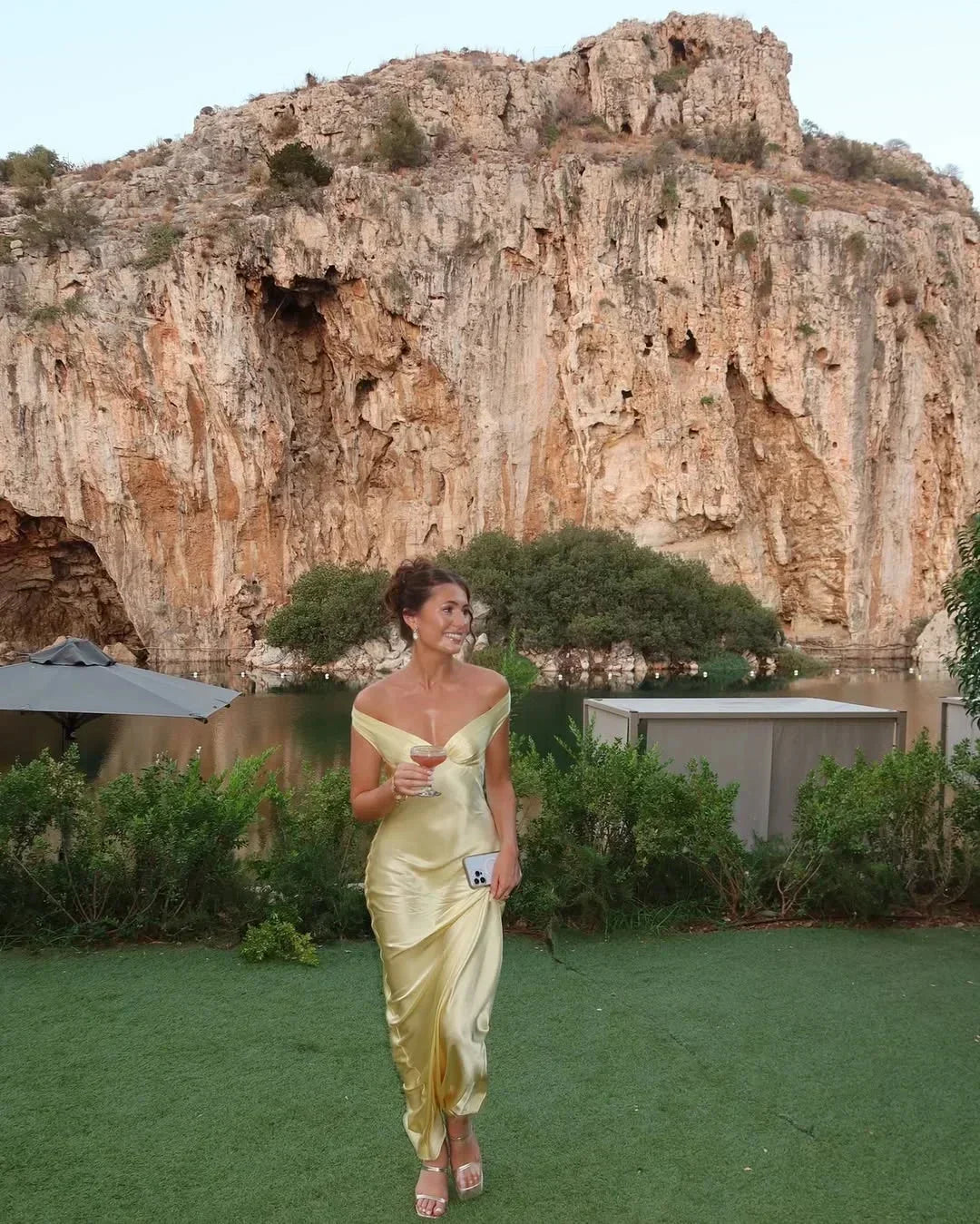 Fenna - Chique Bruiloft Gast Jurk Dames met Off-Shoulder Mouwtjes en Gedrapeerde Halslijn
