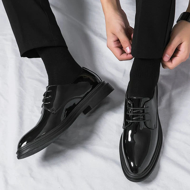 Schoenen Heren - Glanzende Veterschoen met Formeel Design | Chique