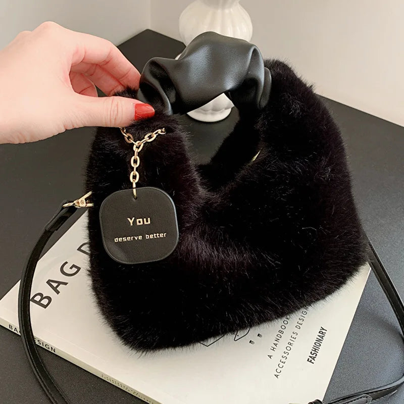 Tas Dames - Pluche Schoudertas met Gouden Ketting en Hanger | Chique
