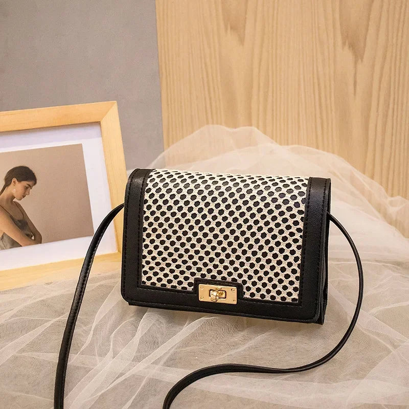 Tas Dames - Gevlochten Crossbody met Gouden Draaislot | Zomer
