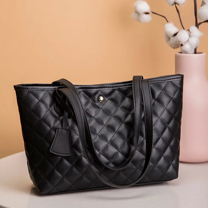 Tas Dames - Ruime Gewatteerde Shopper met Gouden Knoop | Chique