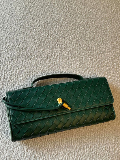 Tas Dames - Langwerpig Gevlochten Model met Klepslot en Schouderriem