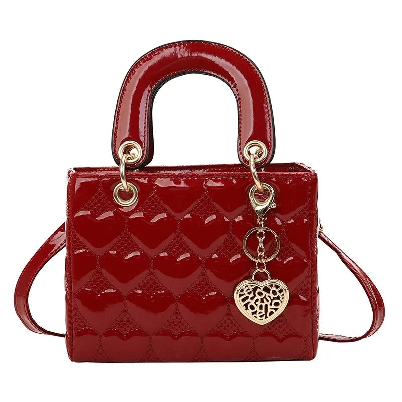 Tas Dames - Compacte Glanzende Handtas met Hartmotief en Gouden Hanger | Chique