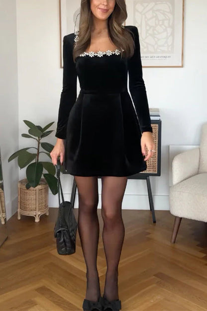 Anouk - Feestelijke Mini Jurk Dames met Vierkante Hals en Kristalversiering