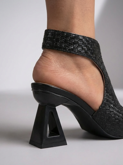 Britt - Luxe Comfortabele Dameshakken met Sculpturale Hak en Cutout Details