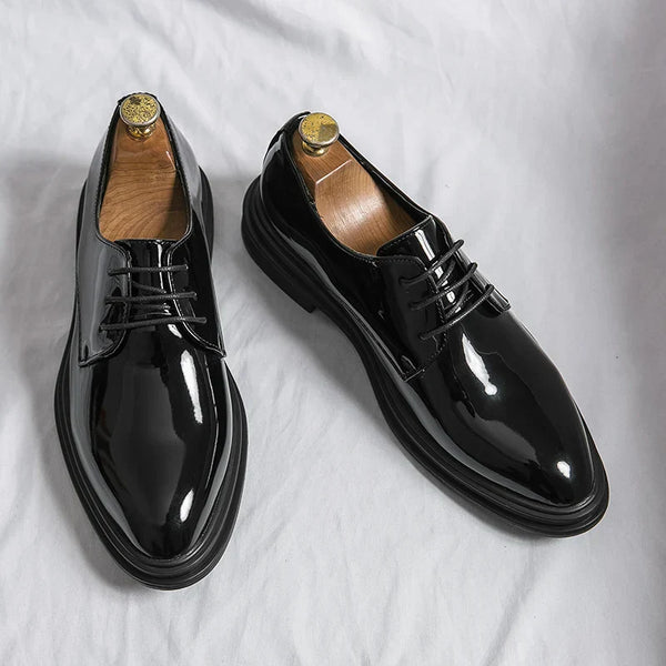 Schoenen Heren - Glanzende Veterschoen met Formeel Design | Chique