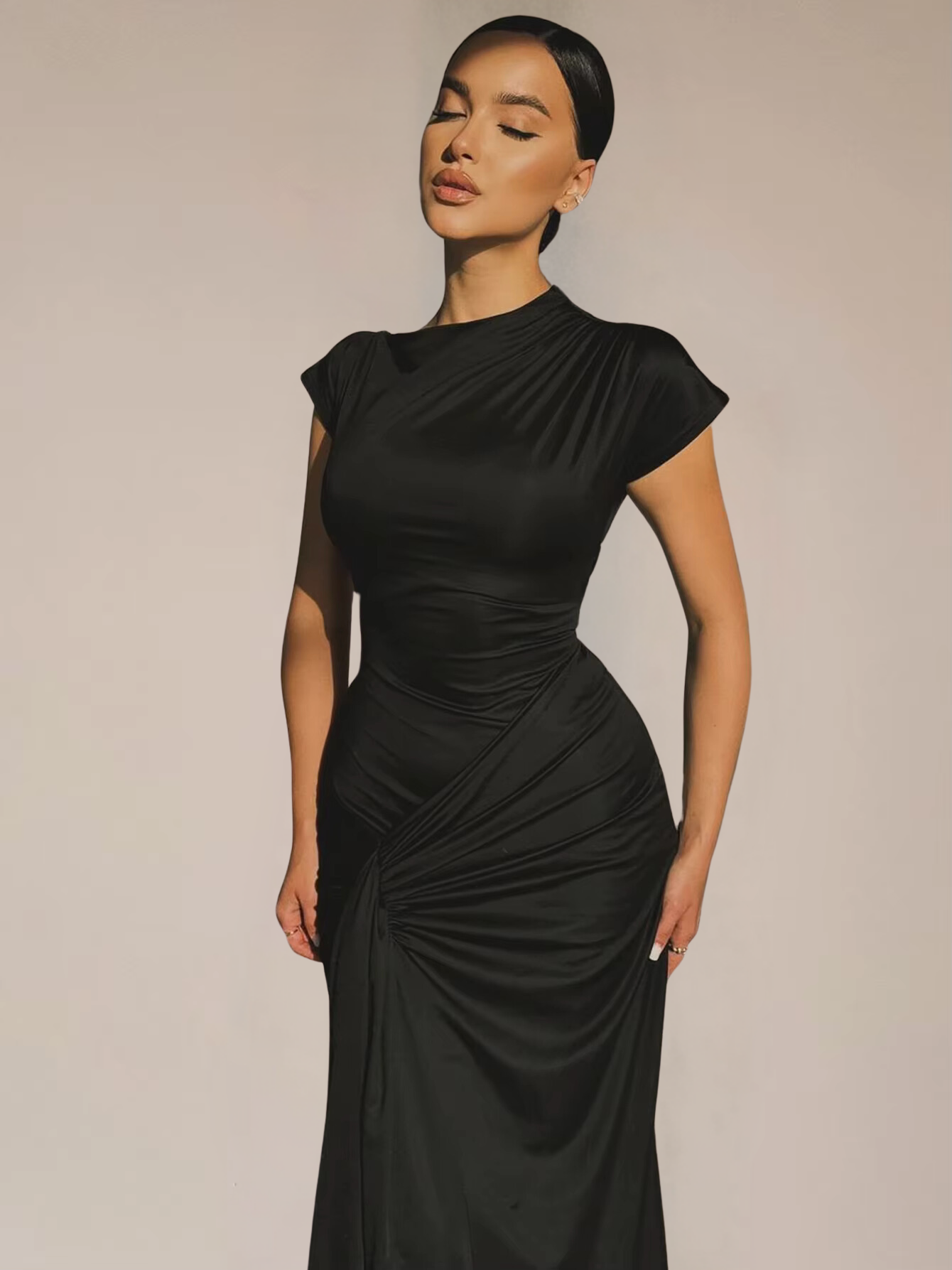 Isa - Elegante Avondjurk Dames met Staande Hals en Gedrapeerde Zijkant