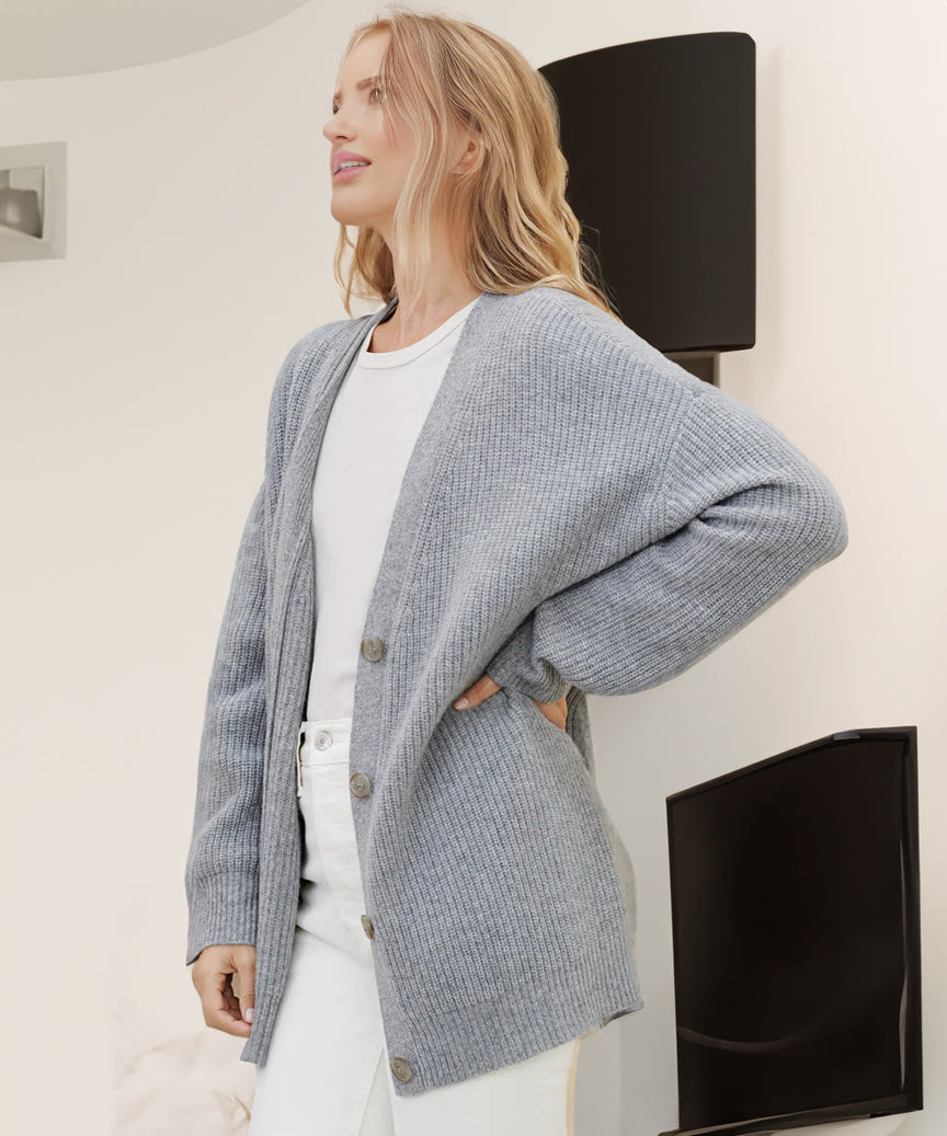 Jasmijn - Dames Vest Oversized Gebreid voor de Herfst met V-hals en Knopen