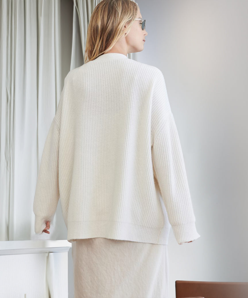 Jasmijn - Dames Vest Oversized Gebreid voor de Herfst met V-hals en Knopen