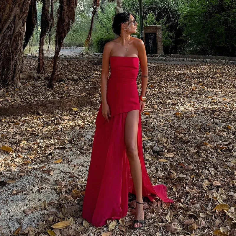 Julia - Stijlvolle Bruiloft Gast Jurk Dames met Strapless Design en Hoge Split