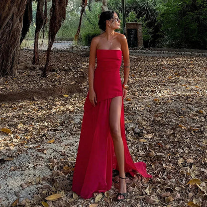 Julia - Stijlvolle Bruiloft Gast Jurk Dames met Strapless Design en Hoge Split