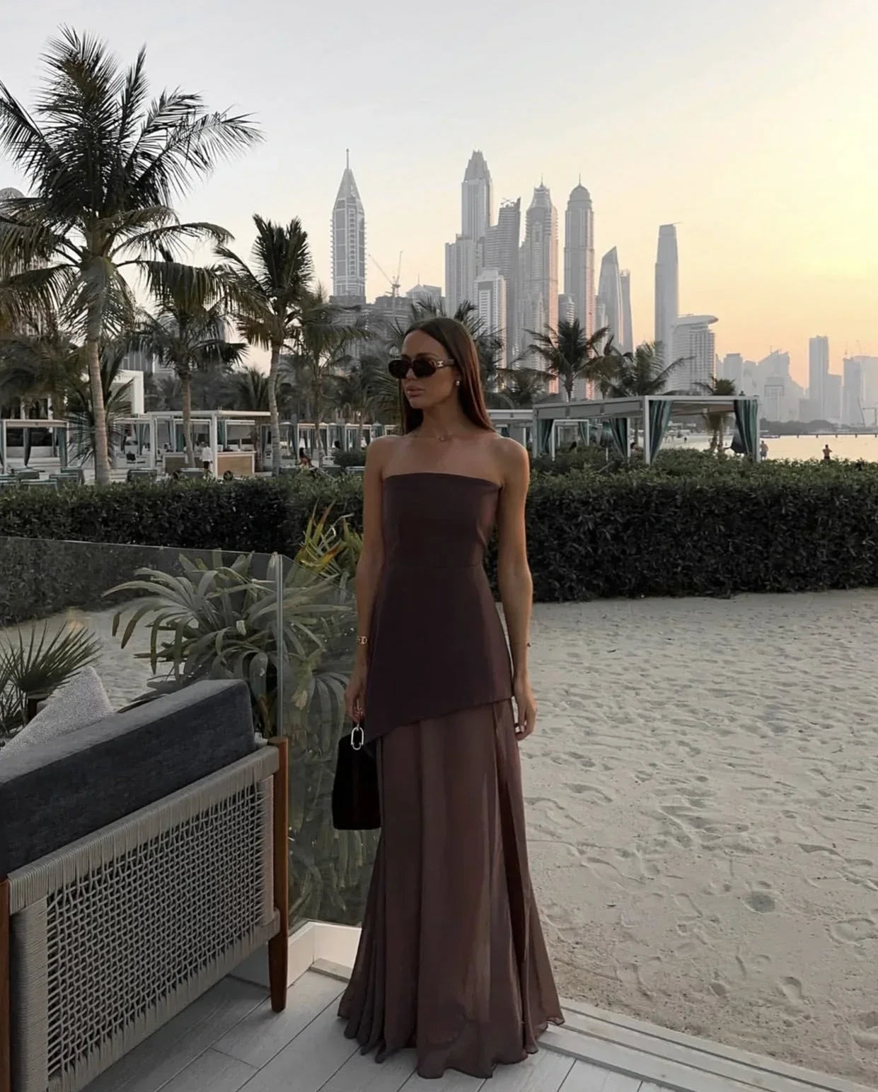 Julia - Stijlvolle Bruiloft Gast Jurk Dames met Strapless Design en Hoge Split