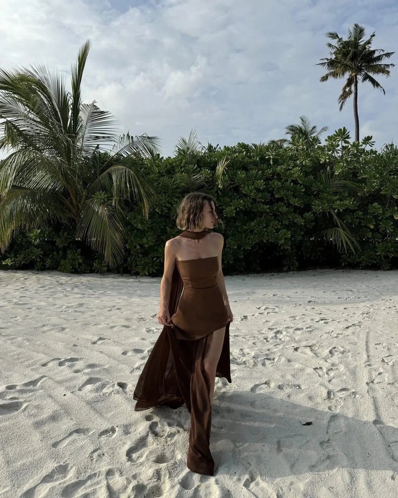 Julia - Stijlvolle Bruiloft Gast Jurk Dames met Strapless Design en Hoge Split
