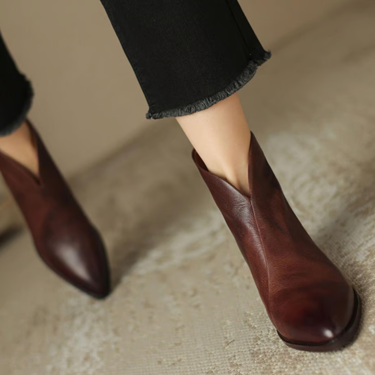 Lieke - Dames Enkellaarzen Elegant met Spitse Neus en Blokhak