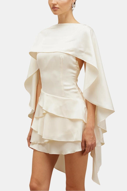 Maud - Chique Galajurk Dames met Cape en Gelaagde Rok