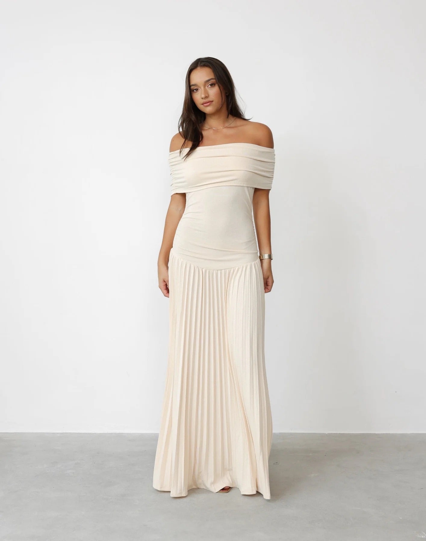 Maud - Elegante Bruiloft Gastenjurk Dames met Off-Shoulder en Geplooide Maxi Rok