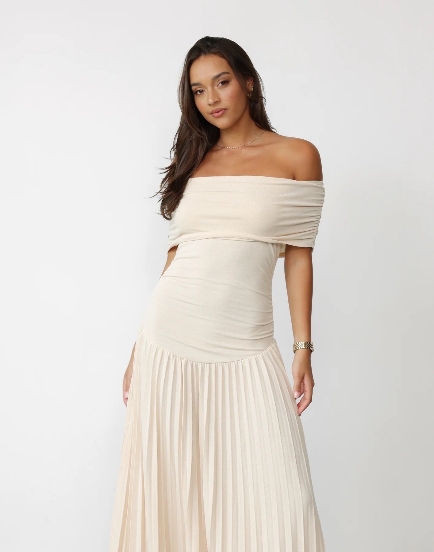 Maud - Elegante Bruiloft Gastenjurk Dames met Off-Shoulder en Geplooide Maxi Rok