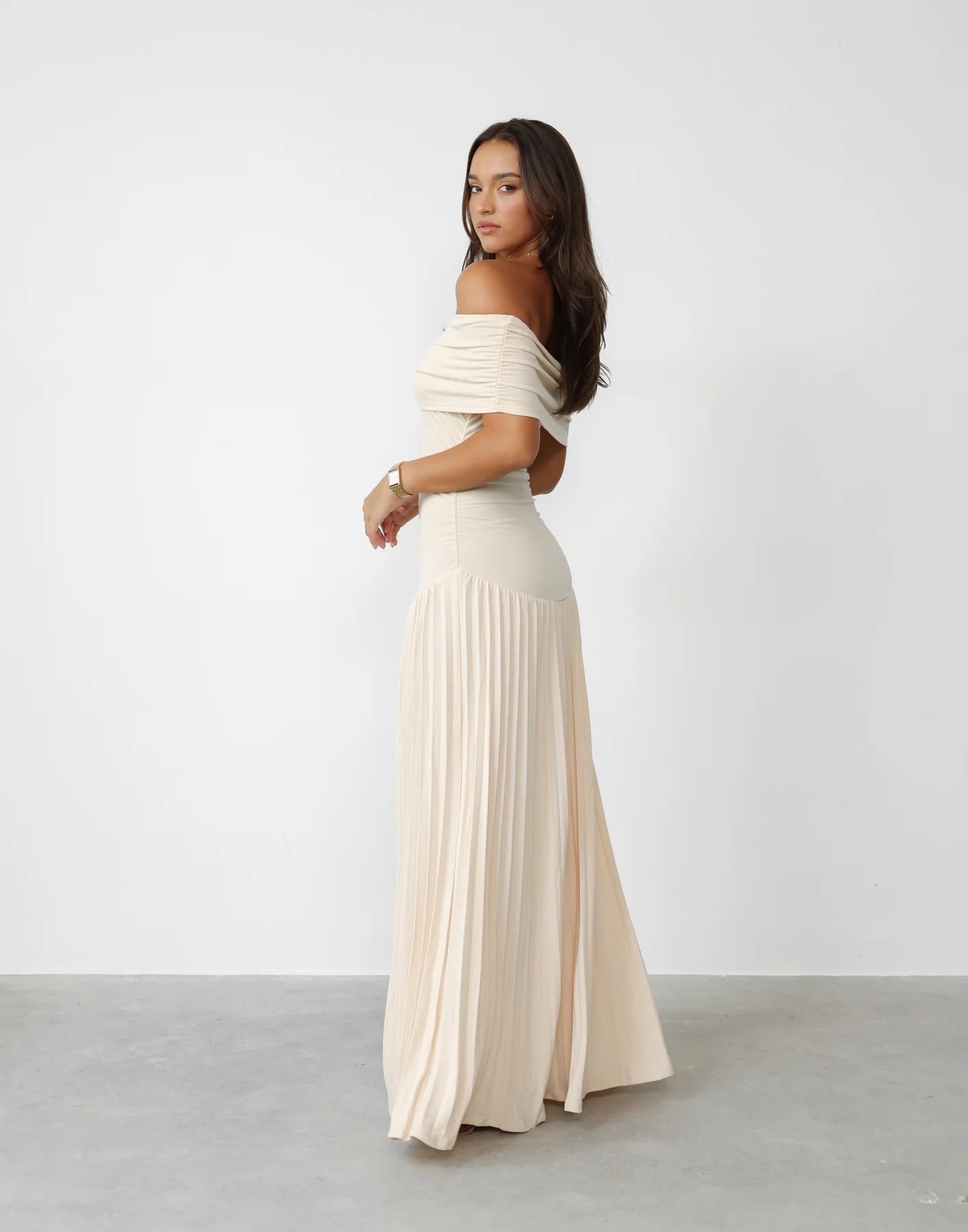 Maud - Elegante Bruiloft Gastenjurk Dames met Off-Shoulder en Geplooide Maxi Rok