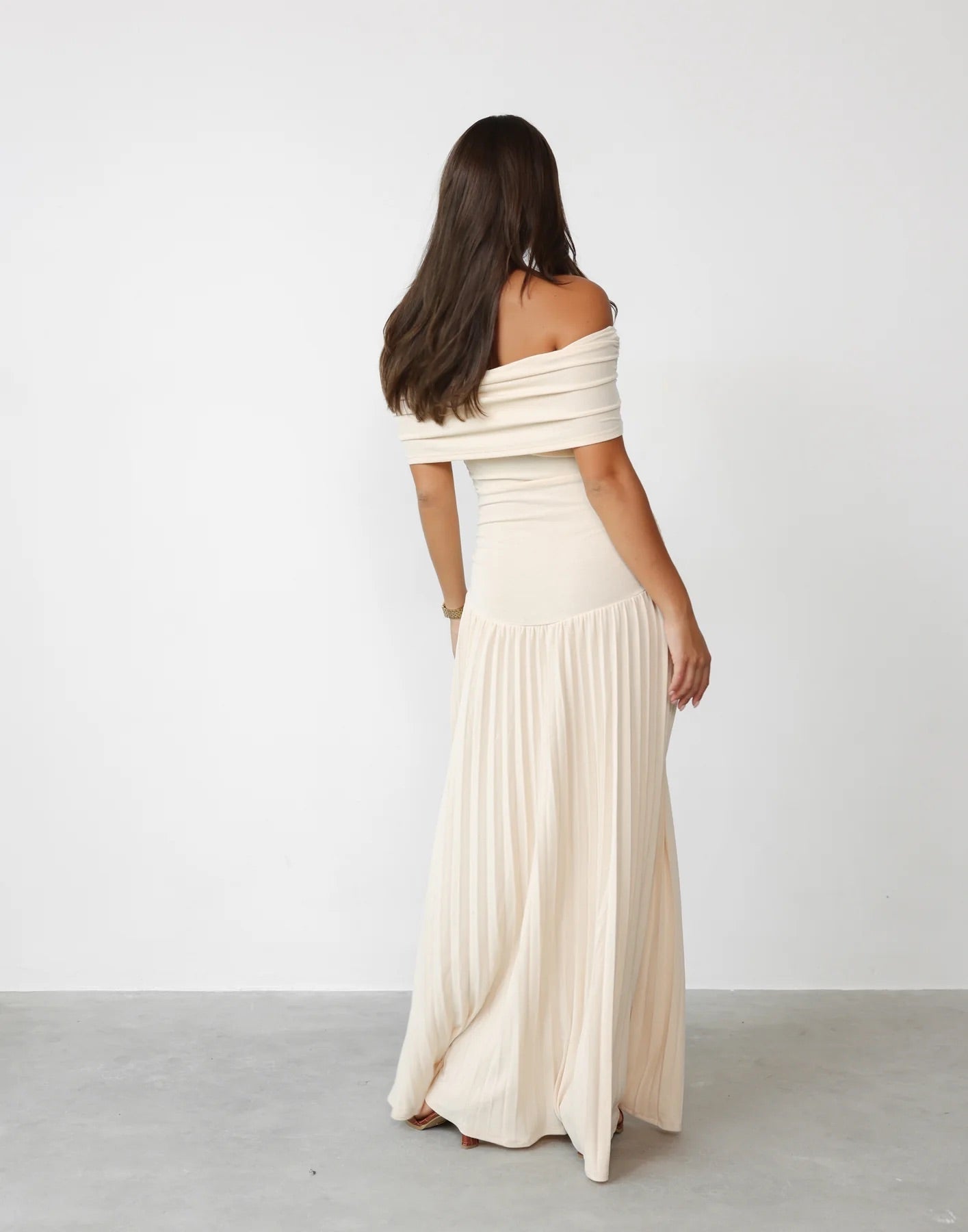 Maud - Elegante Bruiloft Gastenjurk Dames met Off-Shoulder en Geplooide Maxi Rok