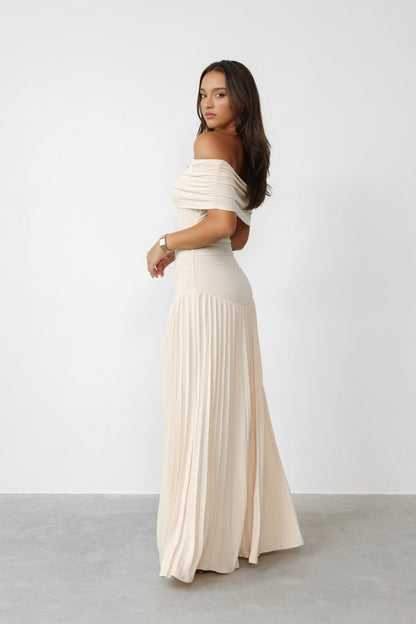 Maud - Elegante Jurk Bruiloft Gast Dames met Off-Shoulder en Geplooide Maxi Rok