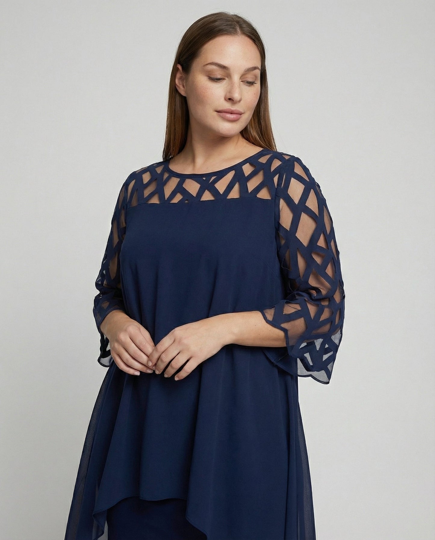 Maud - Elegante Plus Size Jurk Dames met Meshdetails en Asymmetrische Zoom
