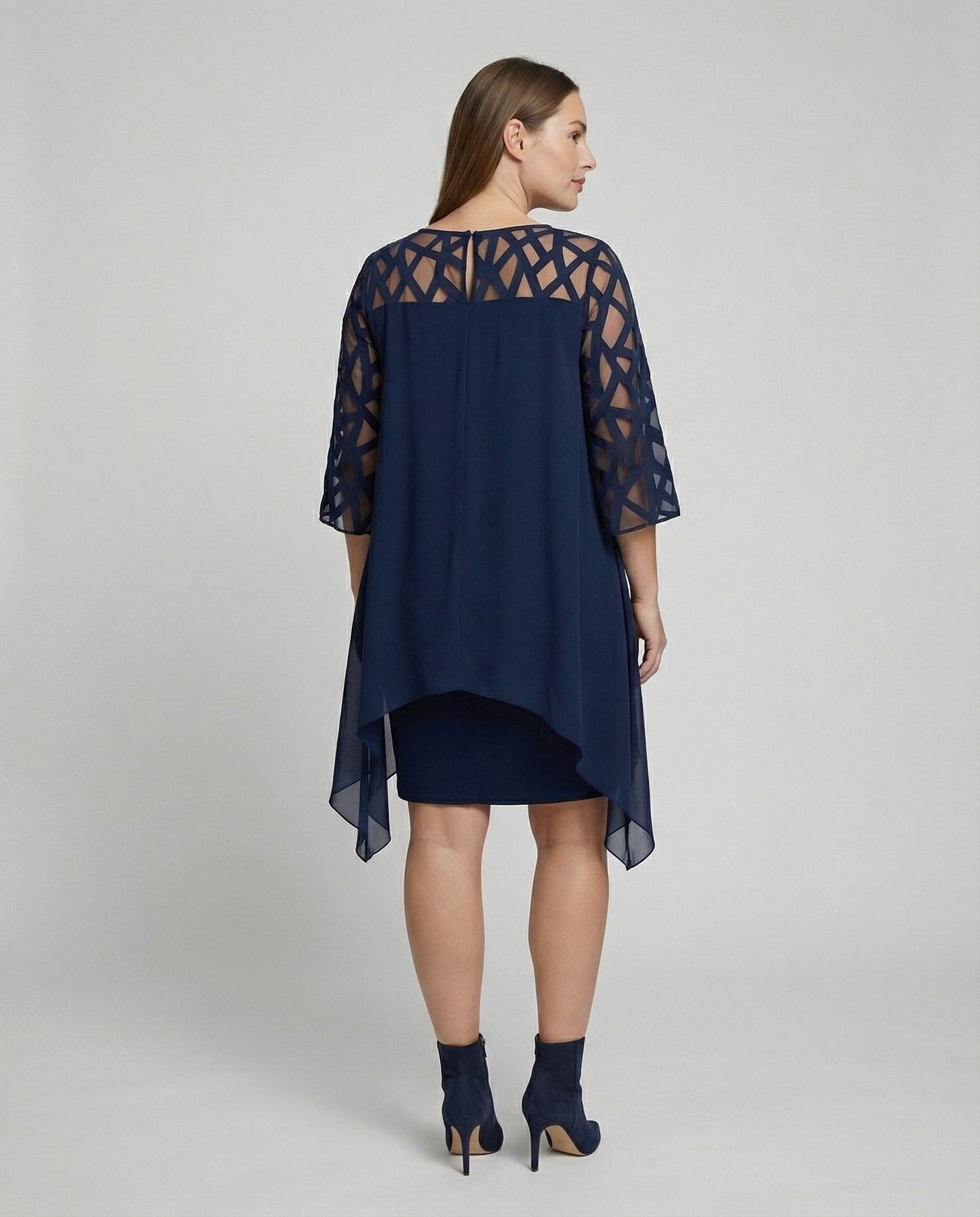 Maud - Elegante Plus Size Jurk Dames met Meshdetails en Asymmetrische Zoom