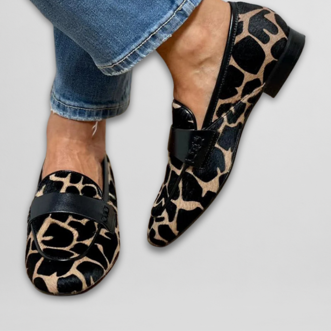 Noor - Casual Instappers Dames met Dierenprint en Zwarte Bies