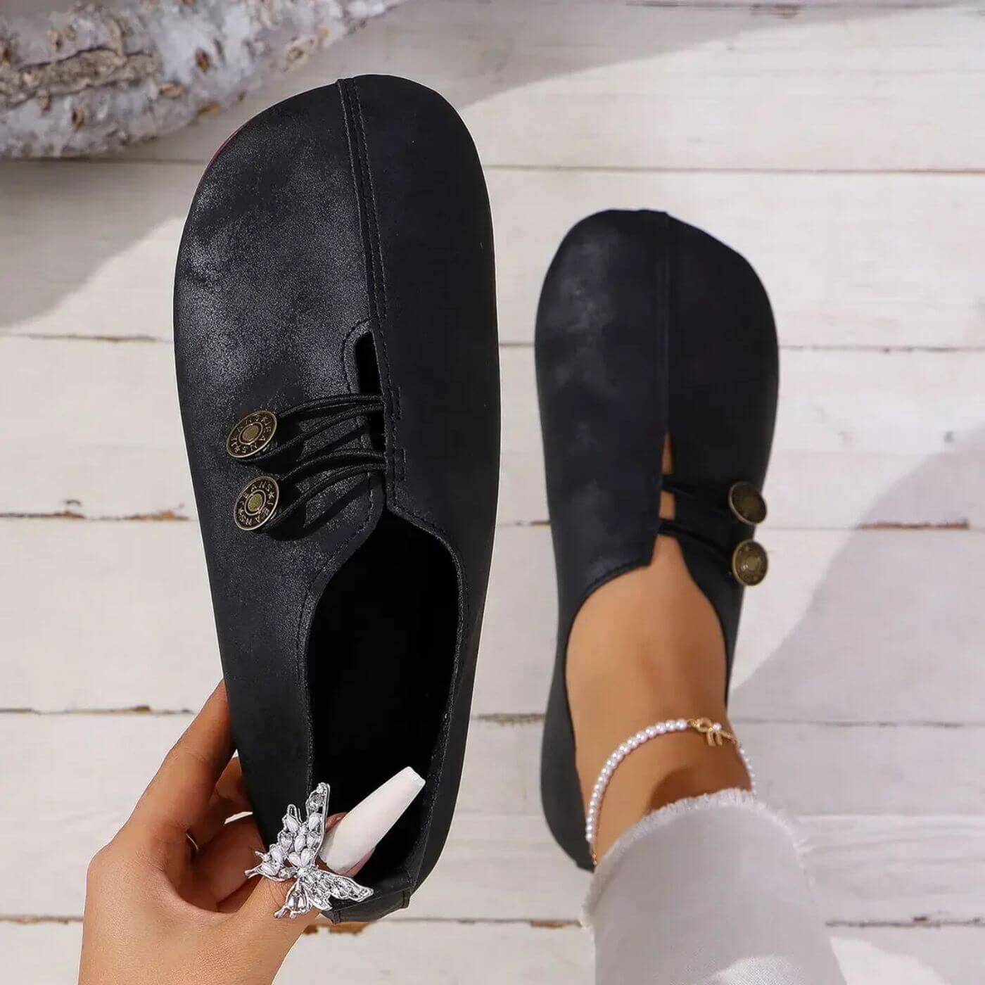Noor - Orthopedische Instappers Dames met Knopdetail en Comfortabele Zool