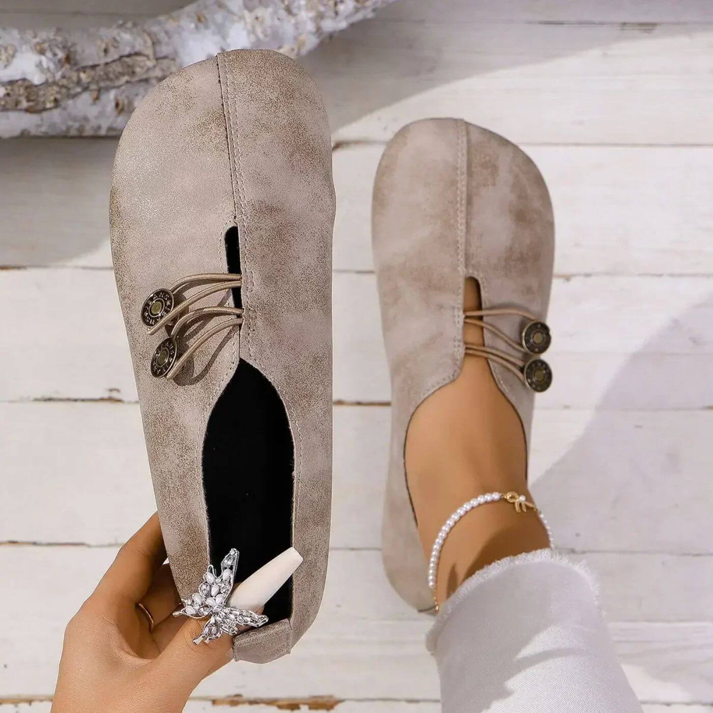 Noor - Orthopedische Instappers Dames met Knopdetail en Comfortabele Zool