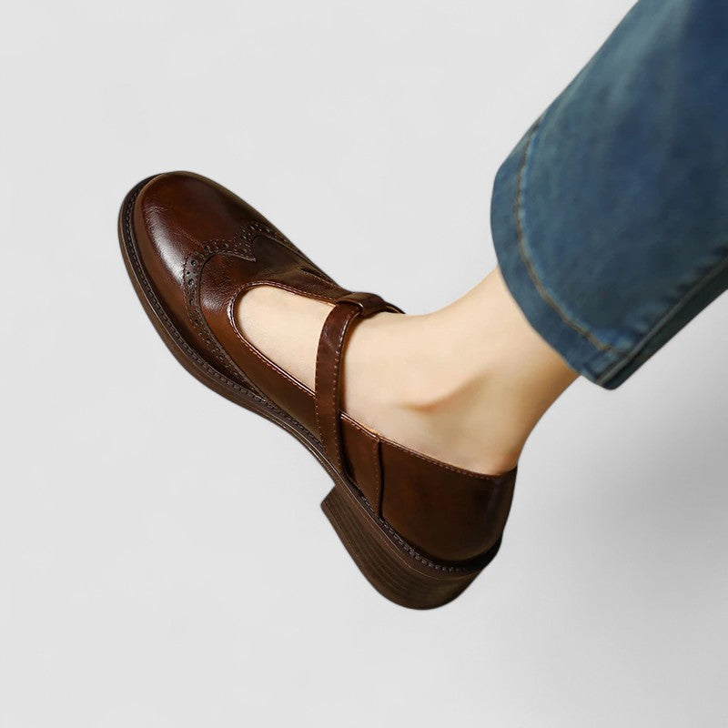 Roos - Vintage Orthopedische Sandalen Dames met T-Bandje en Broguedetail