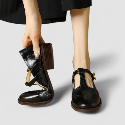 Roos - Vintage Orthopedische Sandalen Dames met T-Bandje en Broguedetail