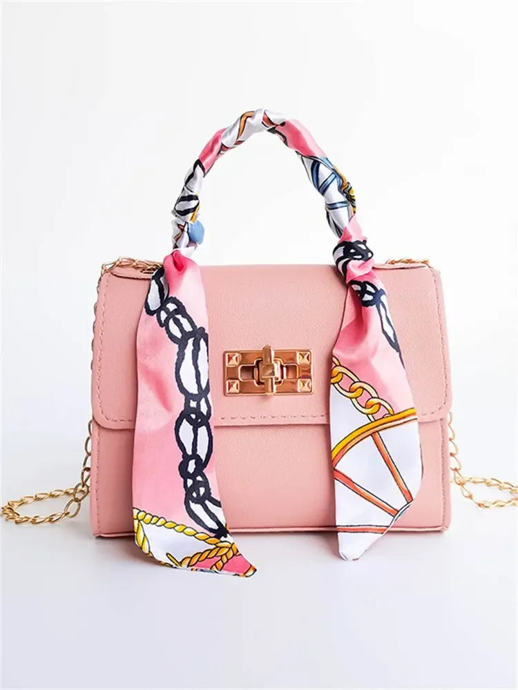 Tas Dames - Compacte Flap Tas met Sjaal en Gouden Ketting | Chique