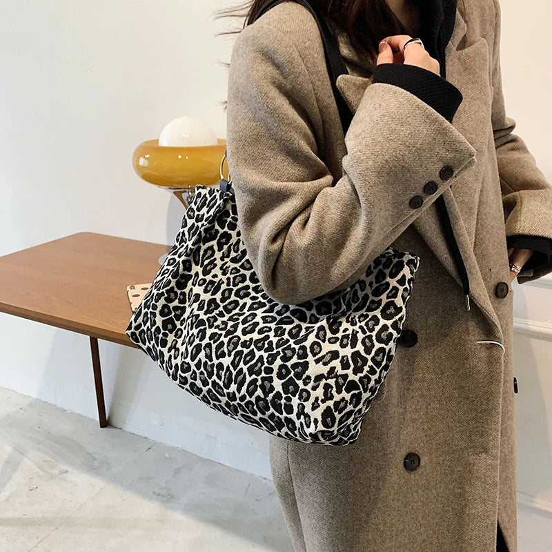 Crossbody Tas Dames - Saddle Bag met Gouden Drukslot | Chique