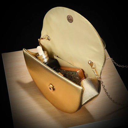Tas Dames - Halfronde Clutch met Gouden Ketting en Hengsel | Chique