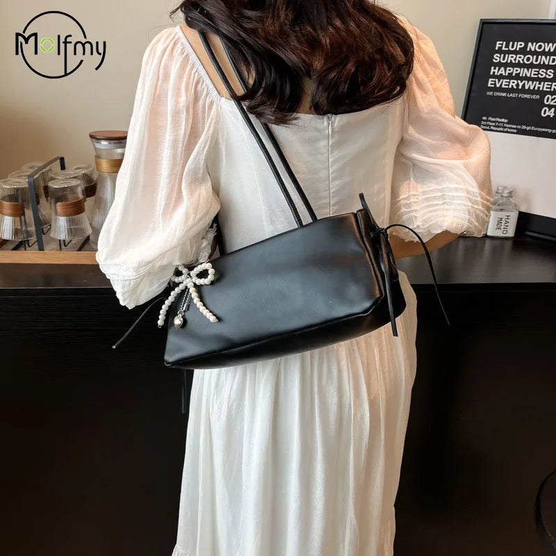 Schoudertas Dames - Langwerpige Tas met Parel Strik Detail | Chique