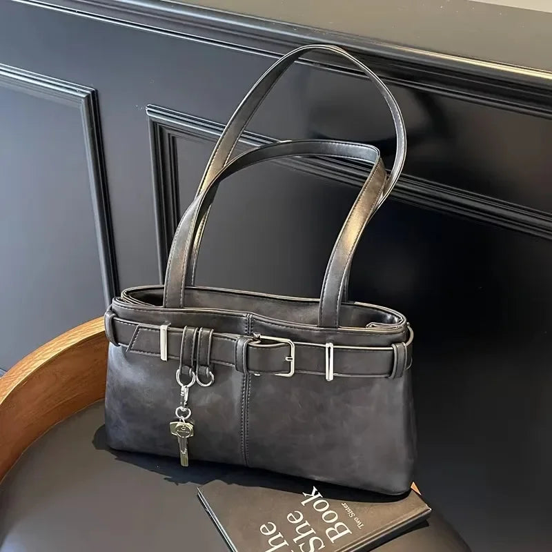 Tas Dames - Langwerpige Schoudertas met Gesp en Sleutelhanger | Stoer