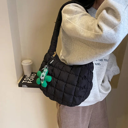 Tas Dames - Gewatteerde Hobo Tas met Bloem Bedeltje | Casual