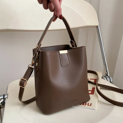 Tas Dames - Strakke Bucket Bag met Gouden Hardware | Chique