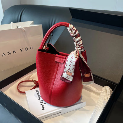 Tas Dames - Bucket Bag met Sjaaltje en Gouden Hardware | Chique