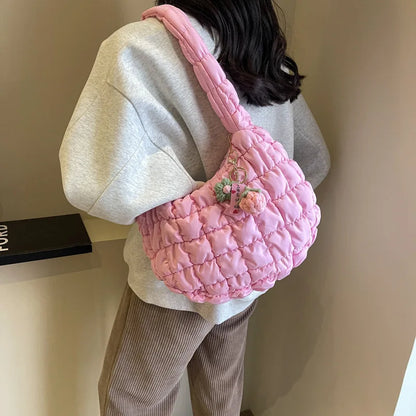 Tas Dames - Gewatteerde Hobo Tas met Bloem Bedeltje | Casual