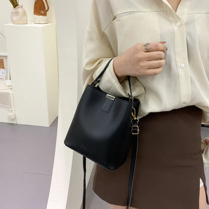 Tas Dames - Strakke Bucket Bag met Gouden Hardware | Chique