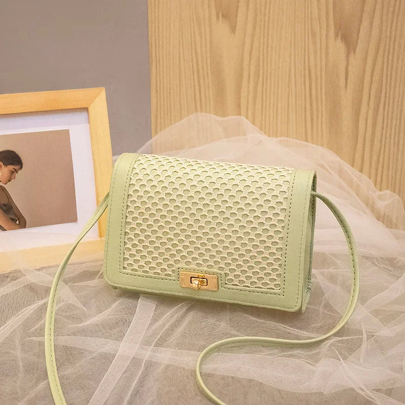 Tas Dames - Gevlochten Crossbody met Gouden Draaislot | Zomer