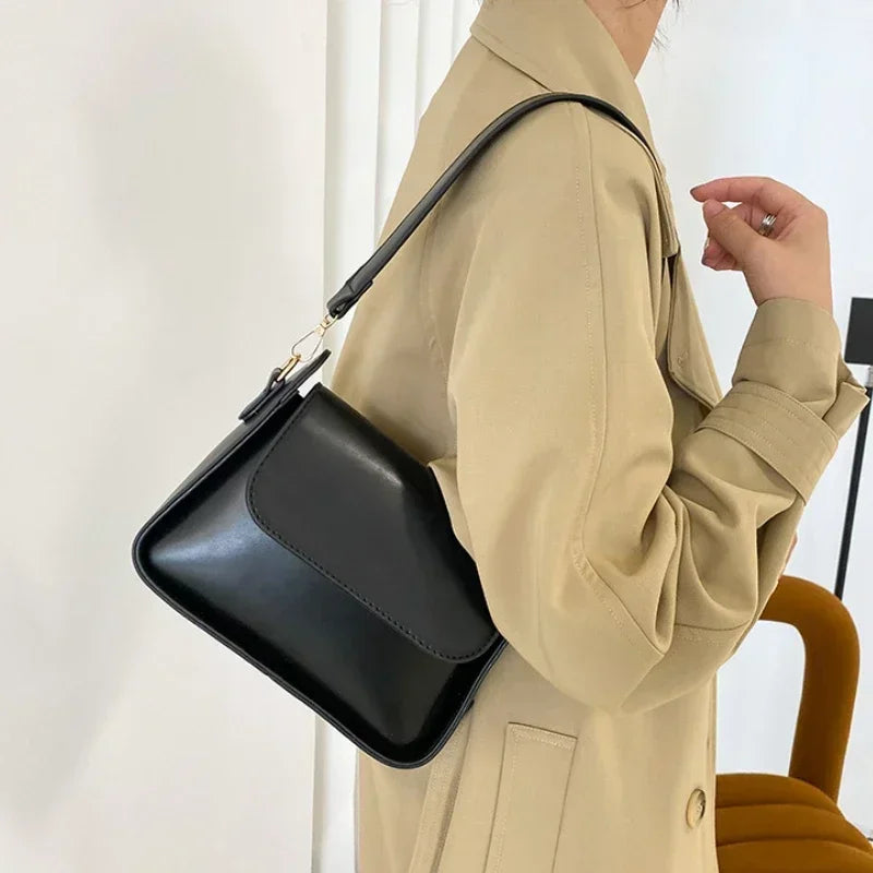 Schoudertas Dames - Crossbody met Flap en Gouden Details | Chique