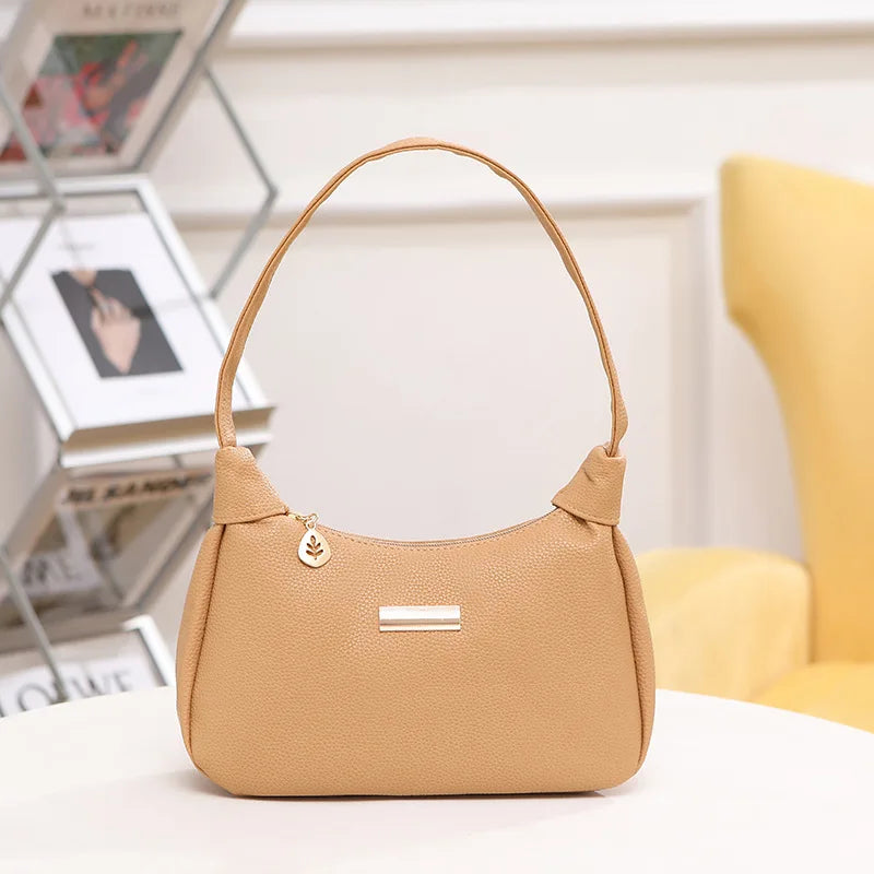 Schoudertas Dames - Halfmaan Hobo Bag met Gouden Label | Chique