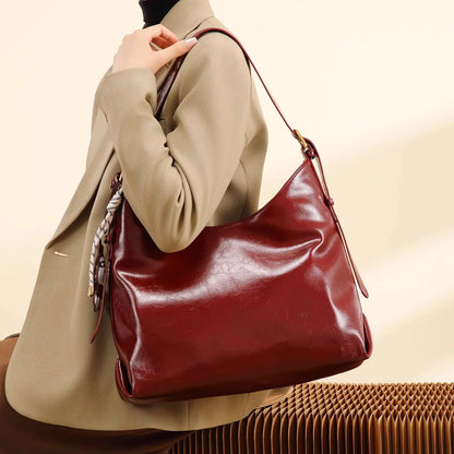 Tas Dames - Glanzende Schoudertas met Parel Sleutelhanger | Chique
