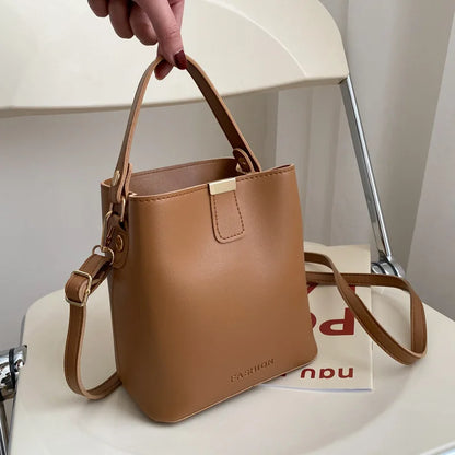 Tas Dames - Strakke Bucket Bag met Gouden Hardware | Chique