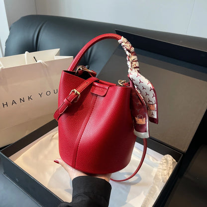 Tas Dames - Bucket Bag met Sjaaltje en Gouden Hardware | Chique