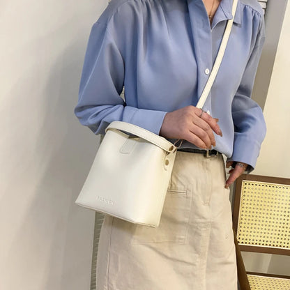 Tas Dames - Strakke Bucket Bag met Gouden Hardware | Chique