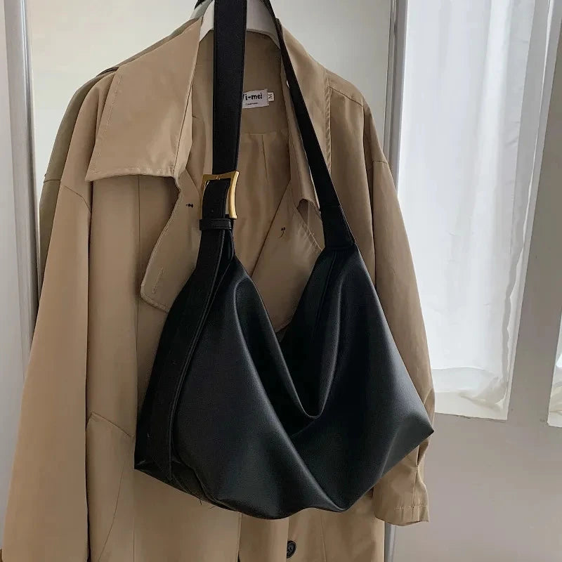 Tas Dames - Ruime Hobo Schoudertas met Gouden Gesp | Minimalistisch