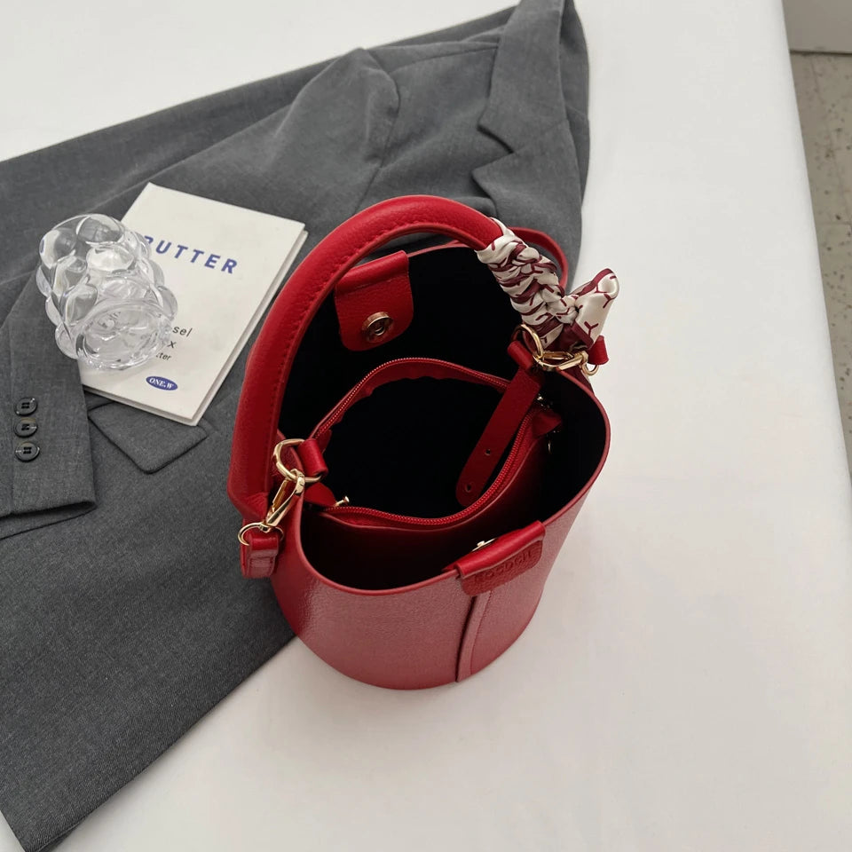 Tas Dames - Bucket Bag met Sjaaltje en Gouden Hardware | Chique